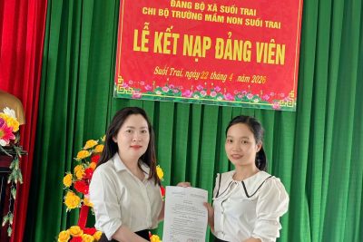 CHI BỘ TRƯỜNG MẦM NON SUỐI TRAI TỔ CHỨC LỄ KẾT NẠP ĐẢNG VIÊN